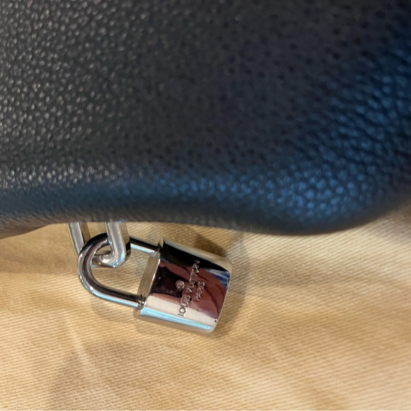 Louis Vuitton Black Leather LOCKIT PM Bag Brand New Stunning Callout Zipper Pull - Picture 4 of 16